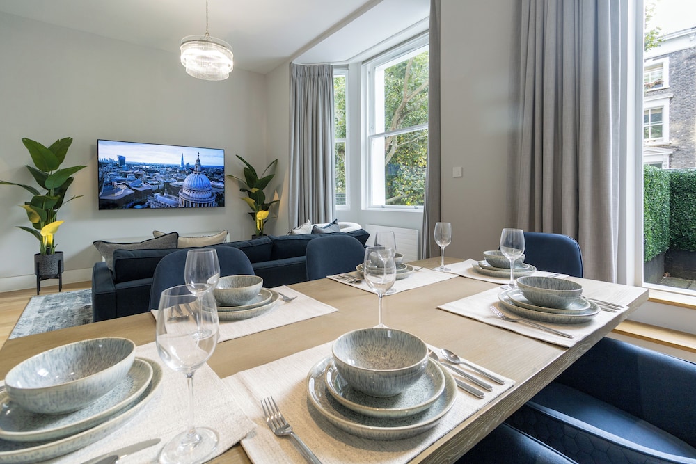 Suite 6 - Two Bedroom Apartment with Balcony