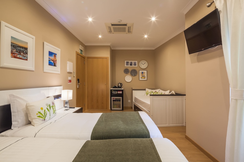 Standard Twin Room, 2 Twin Beds - Photo 1