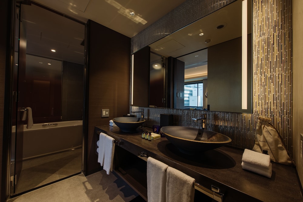 Superior Suite, 2 Twin Beds, Club Lounge Access photo 2