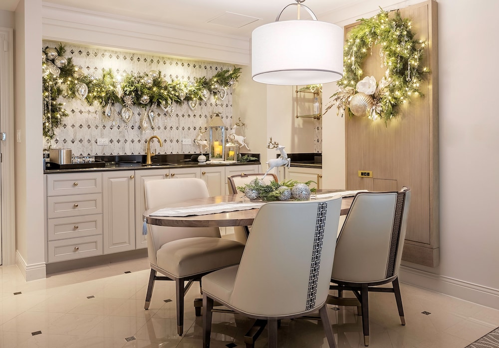 Deluxe Suite, 2 Queen Beds (Holiday Haven)