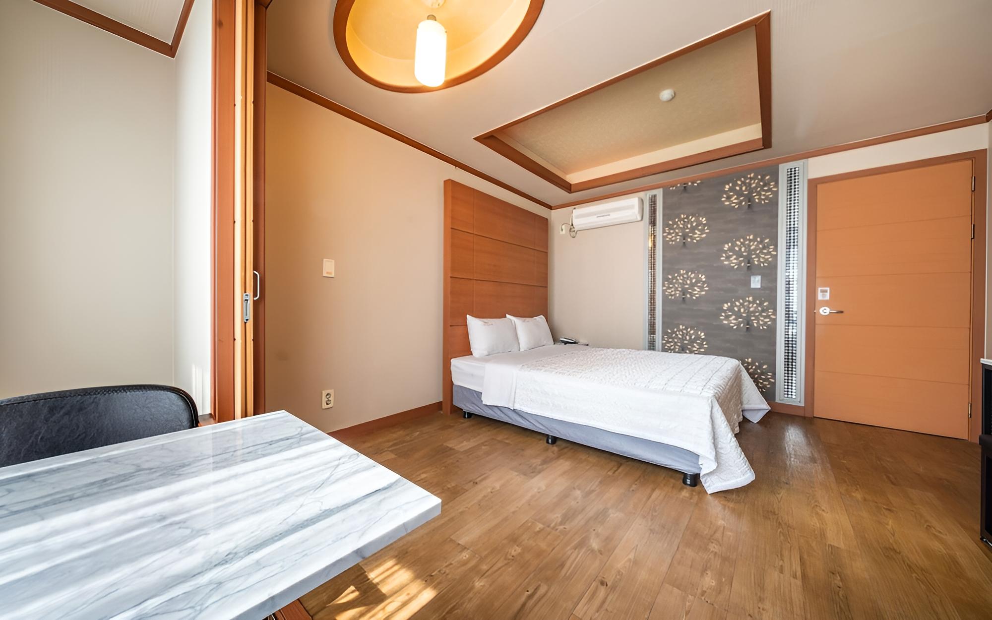 Room (Standard Room) - Photo 4