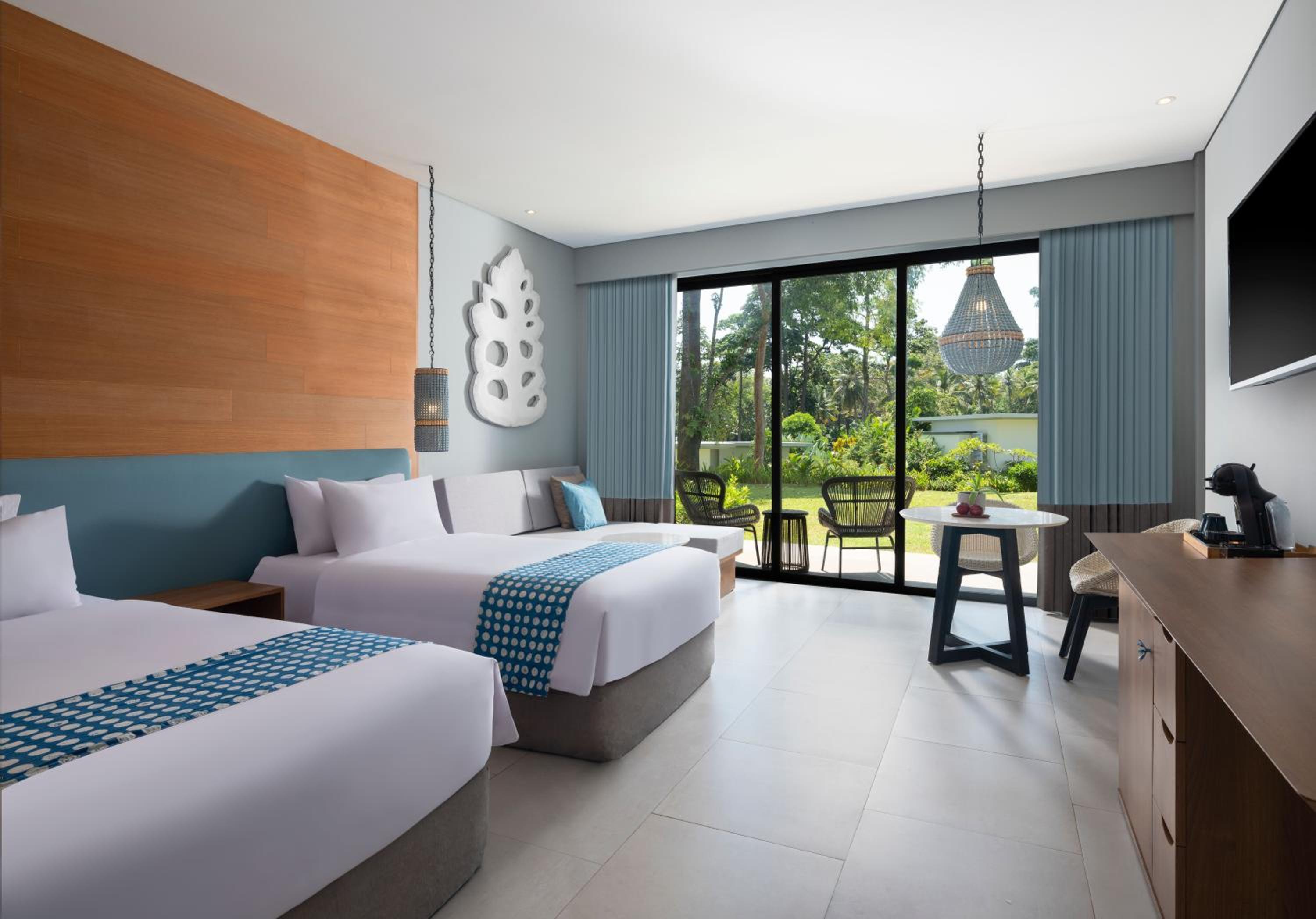 Suite with Cozy Garden Patio