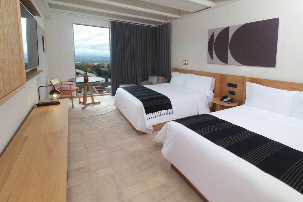 Room, 2 Queen Beds - Photo 4