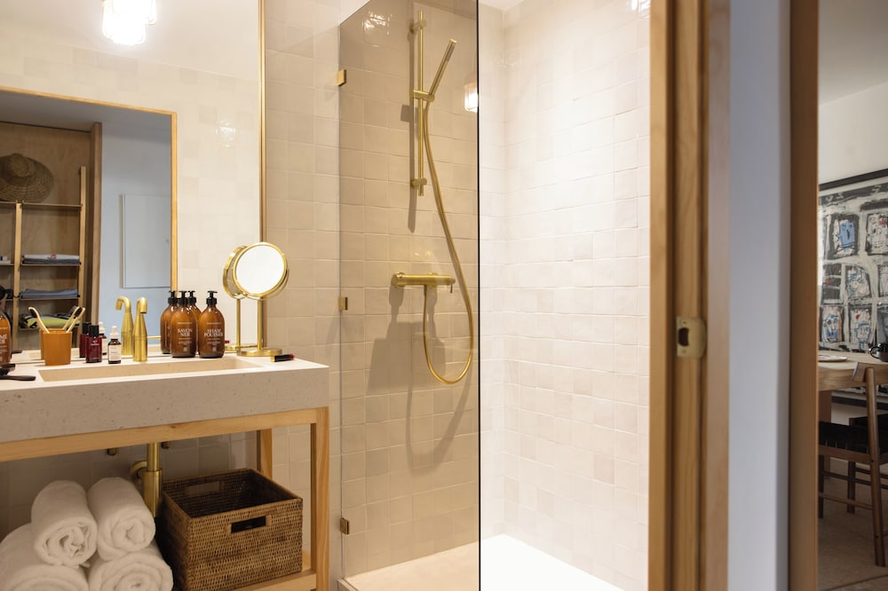 Suite - Photo 2
