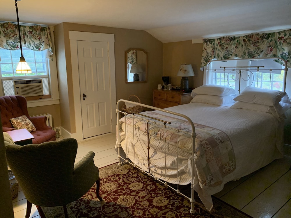 Comfort Room (D.K. Priest) photo 1