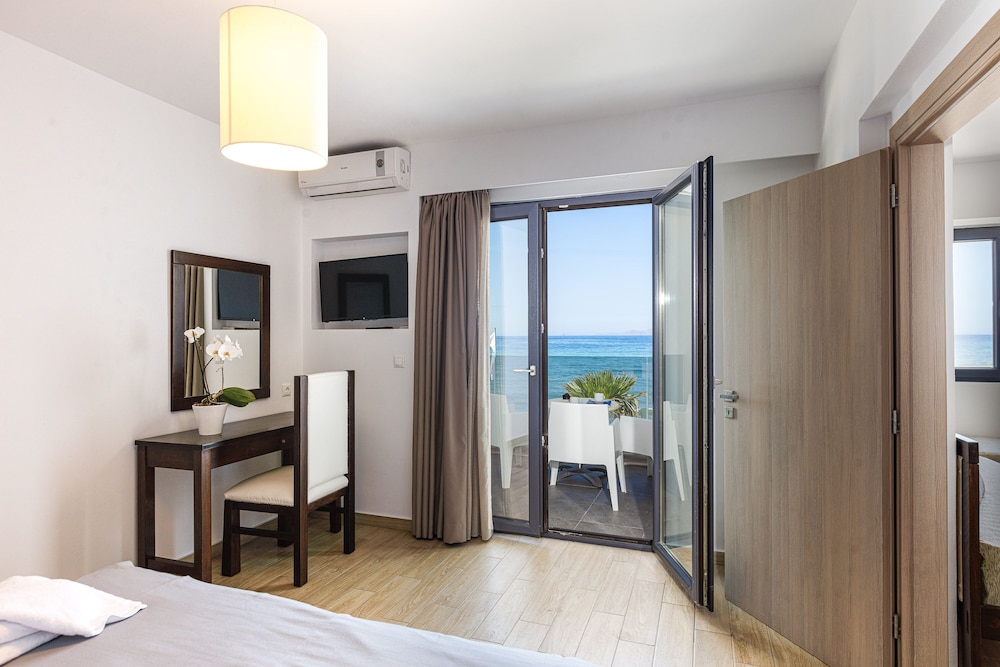 Grand Apartment, 1 Bedroom, Sea View - Photo 1