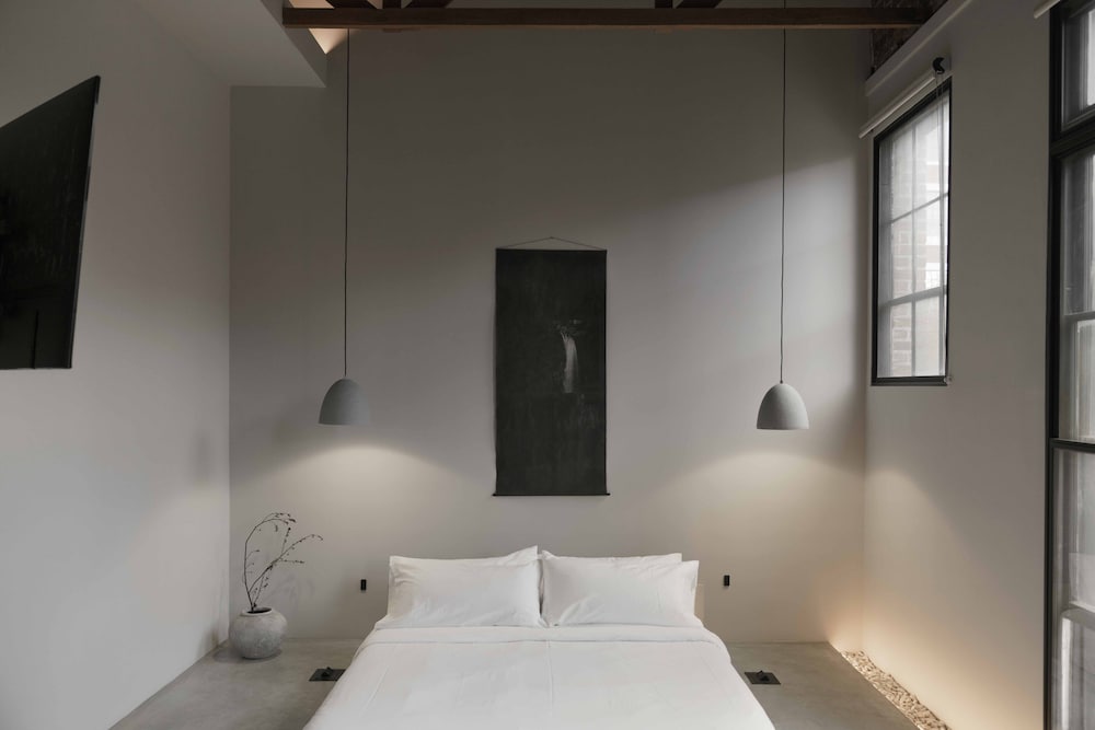 Standard Room thumbnail 5