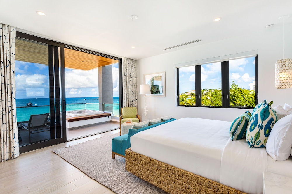 Deluxe Condo, 2 Bedrooms, Hot Tub, Beachfront