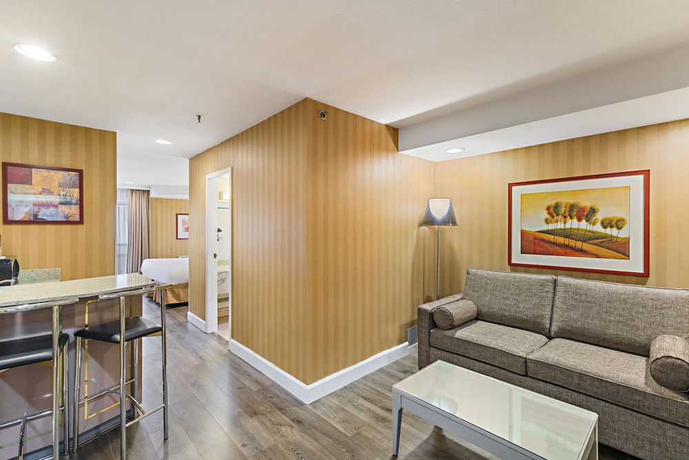 Junior Suite with One Queen bed & Sofabed