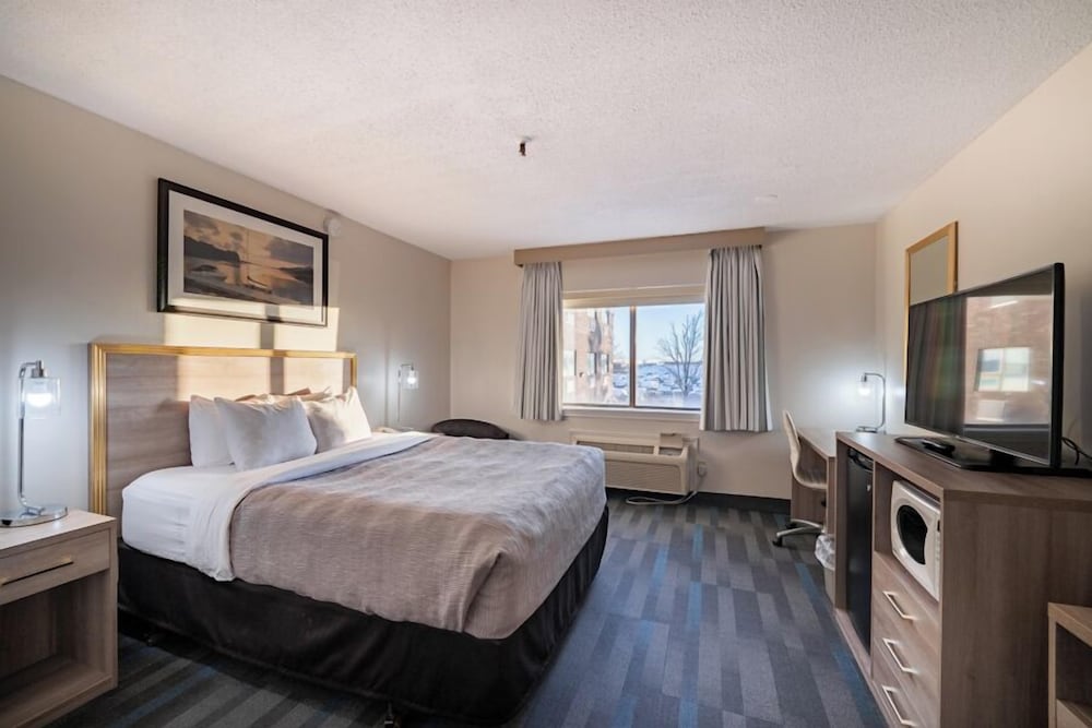 Standard Room, 1 Queen Bed photo 3