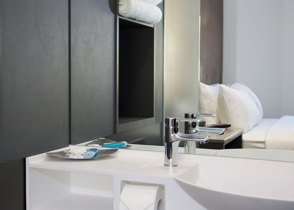 The Z Hotel City - Photo 28