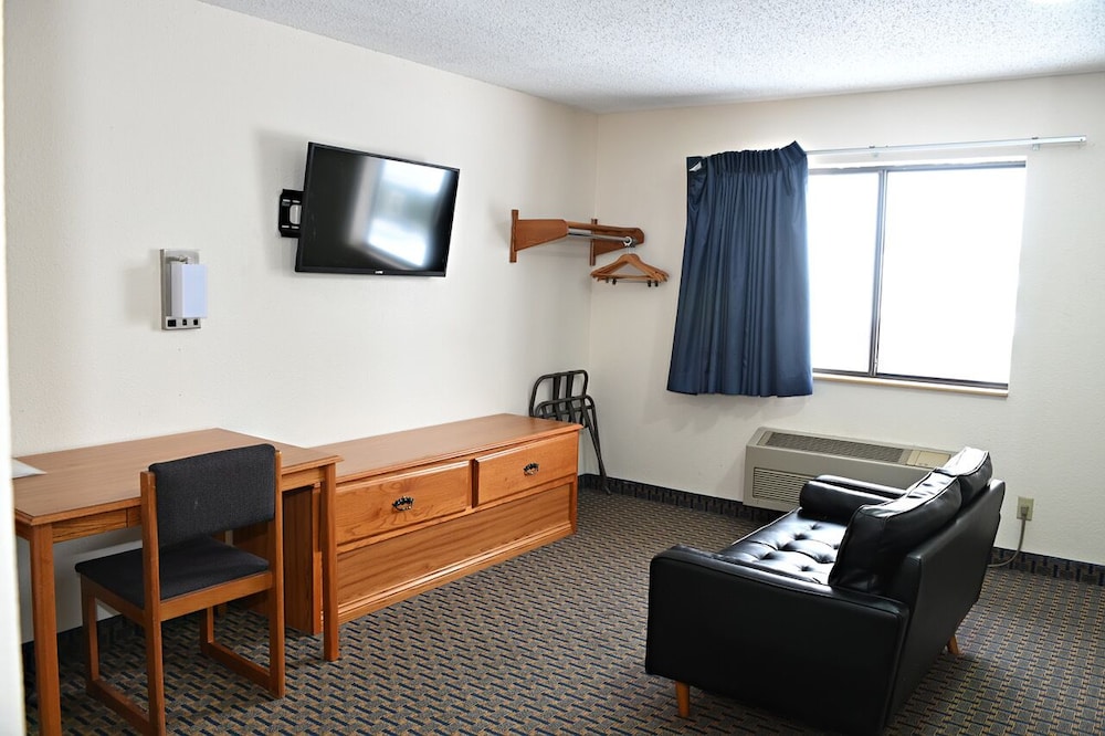 Suite, 1 Queen Bed, Non Smoking photo 3
