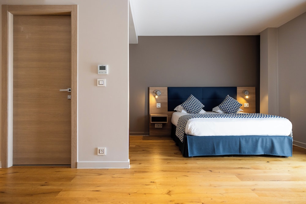 Executive Room, City View