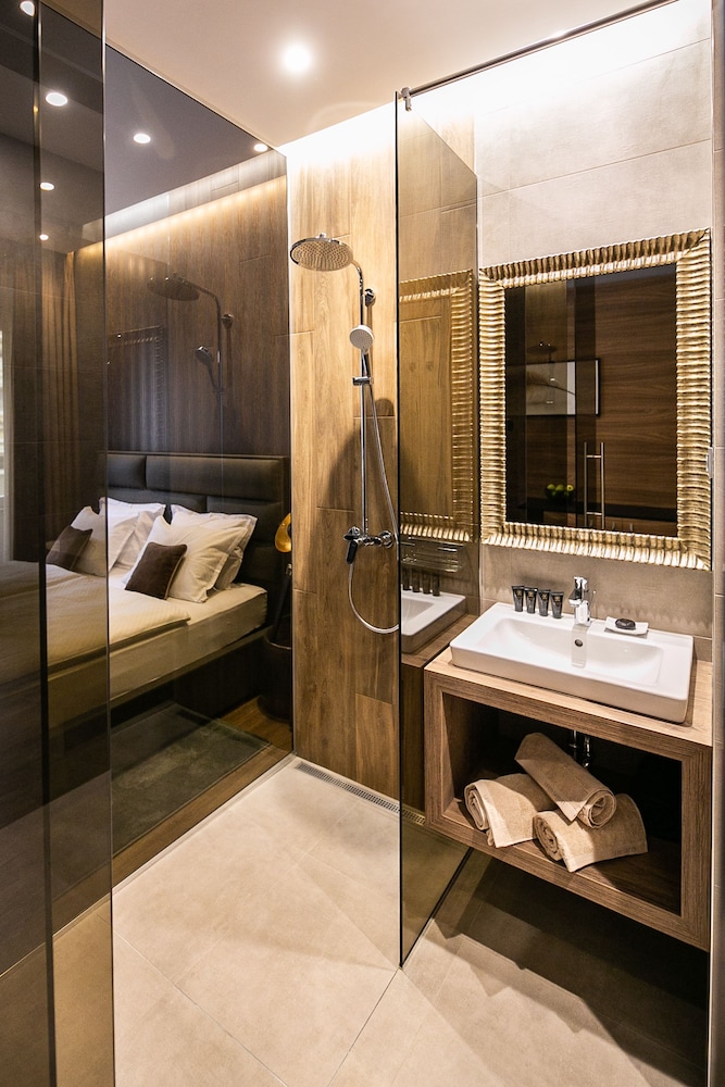 Deluxe Double Room, City View (201) photo 2