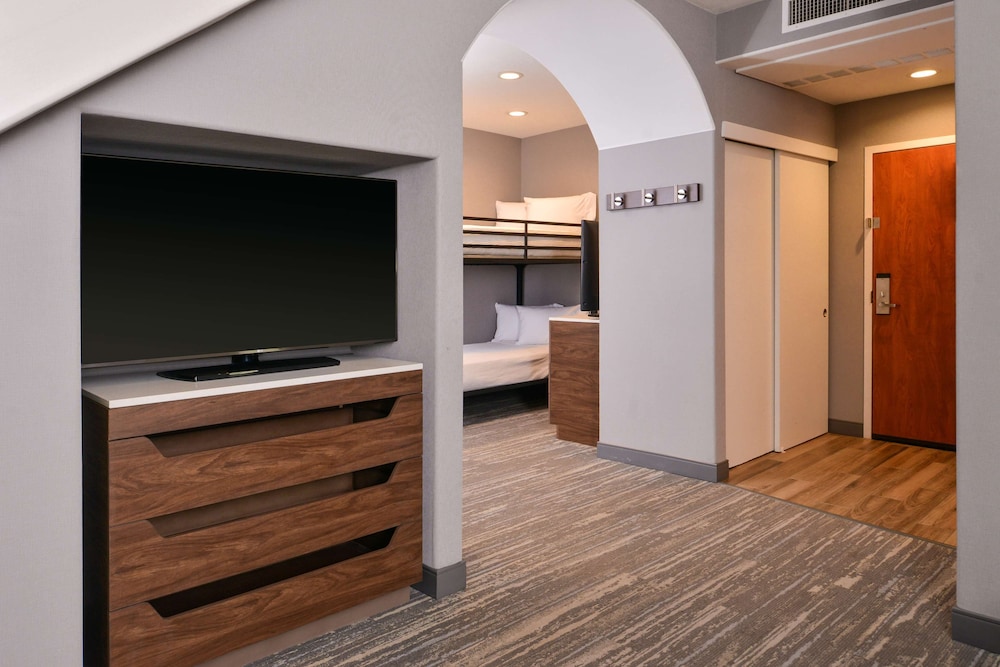 Room, Multiple Beds - Photo 6