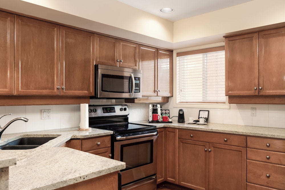 Two Bedroom Townhome, Garden Side photo 2