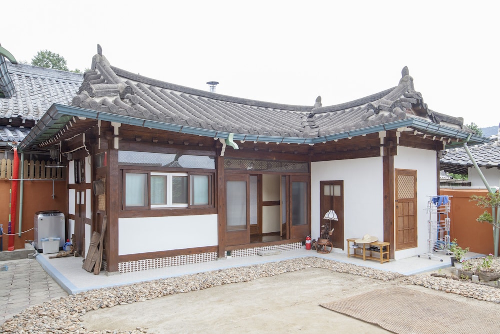 Traditional House photo 2