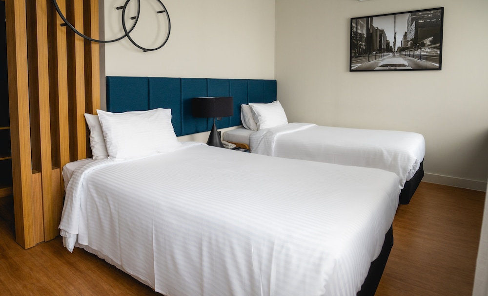 Executive Twin Room thumbnail 5