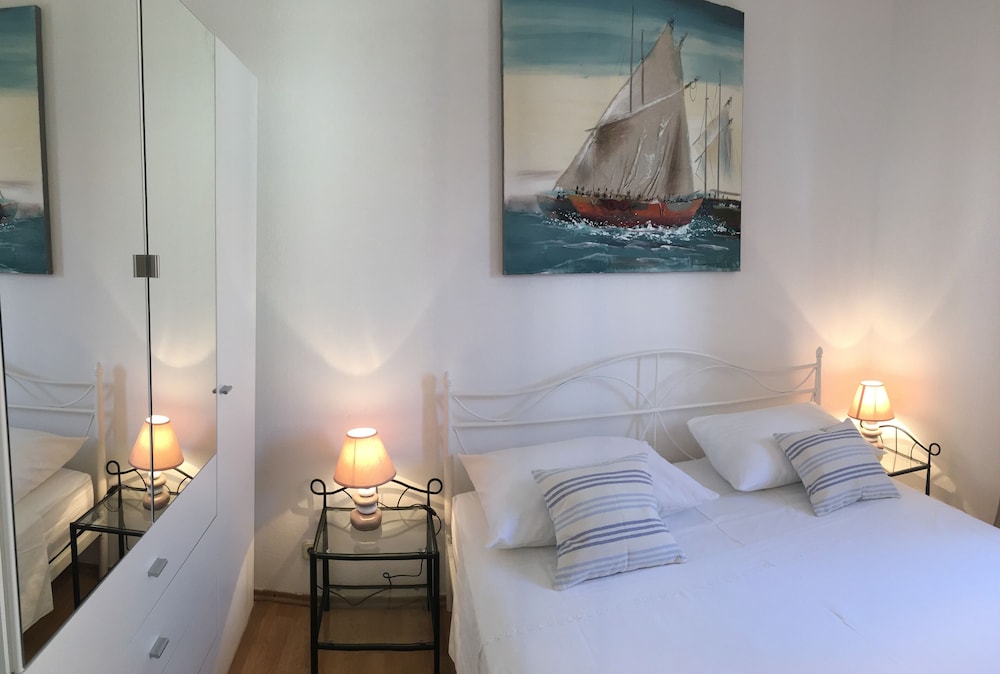 Apartment (Standard One Bedroom Apartment With S)