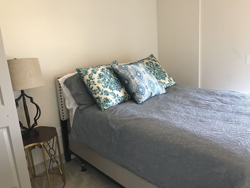 Luxury Apartment, 1 Queen Bed, City View, Executive Level photo 2