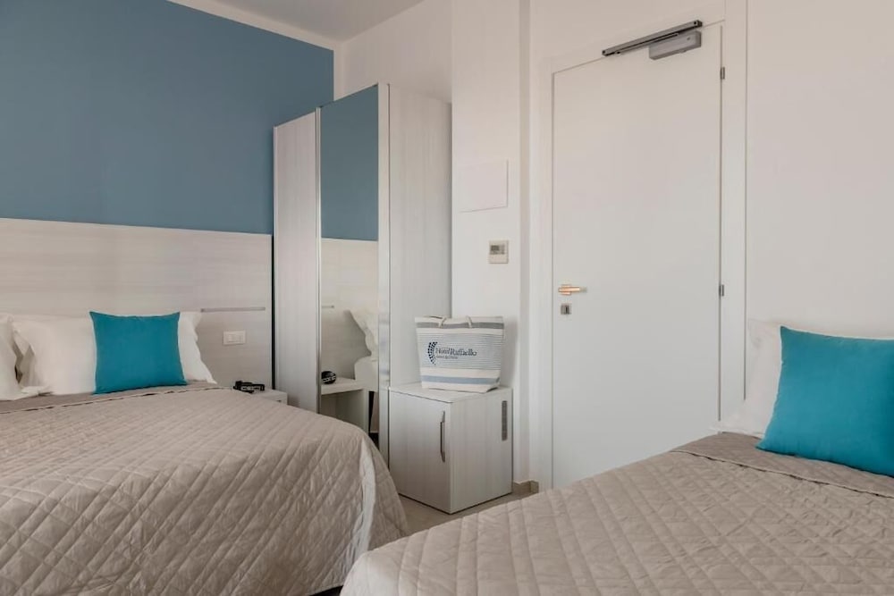 Deluxe Room, Multiple Beds, City View photo 1