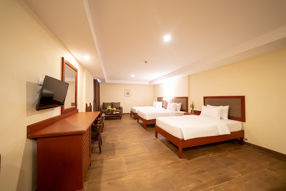 Deluxe Triple Room, Bathtub, Balcony - Photo 13