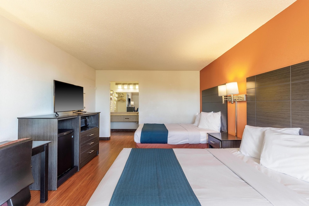 Deluxe Room, 2 Double Beds, Non Smoking, Refrigerator & Microwave photo 2