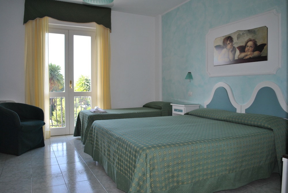Elite Triple Room - Photo 4