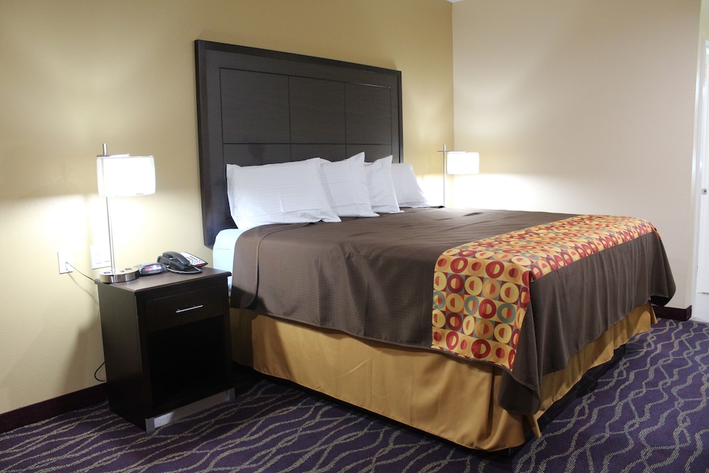 Suite, 1 King Bed, Accessible photo 1