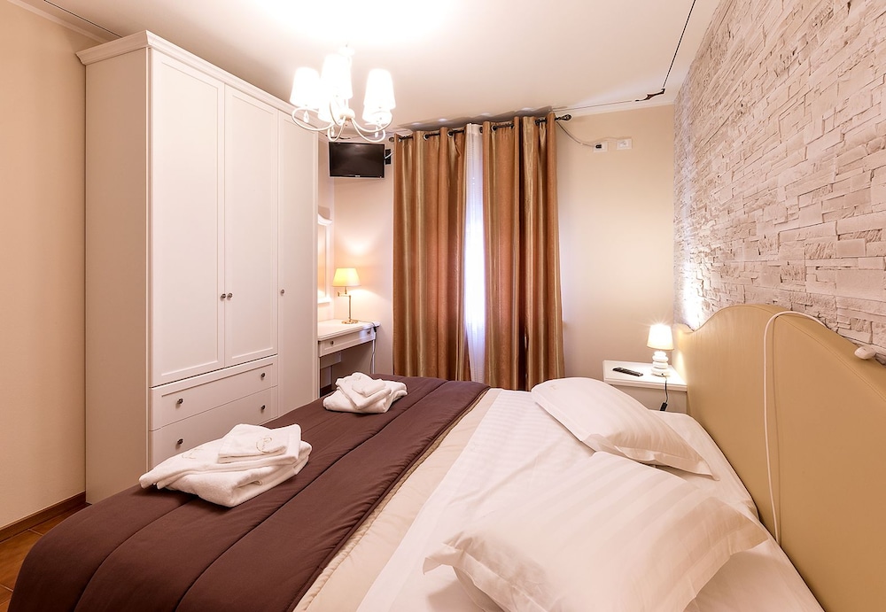 Classic Double Room, 1 Queen Bed photo 1