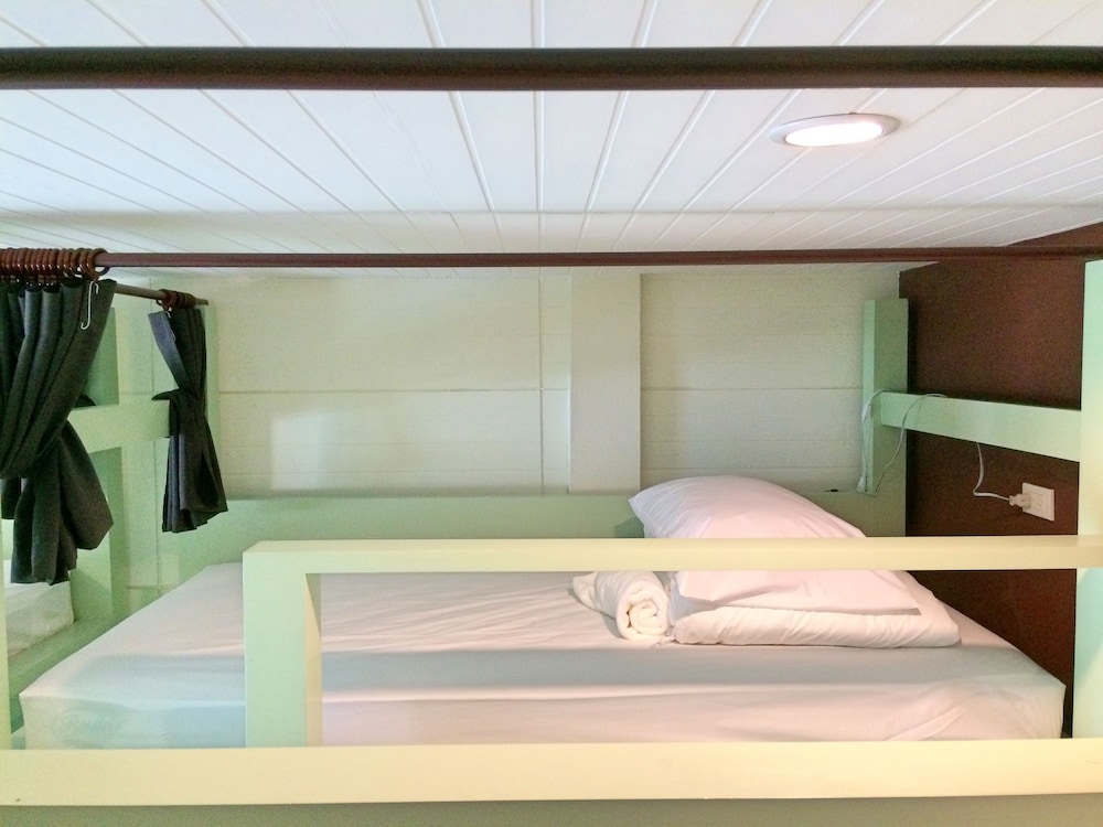 Female Dormitory ( 6 beds in the room) photo 3