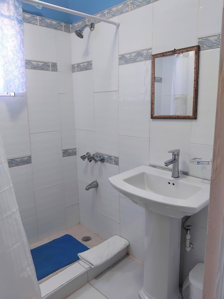 Standard Room, 1 King Bed, Pool Access photo 3