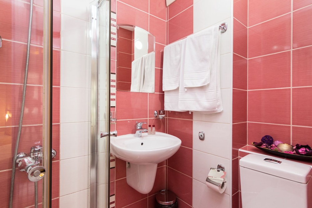 Twin Room - Photo 3