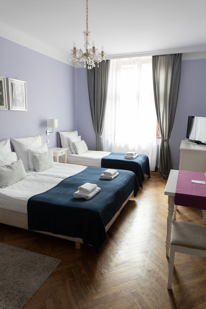 Classic Triple Room, Ensuite photo 1