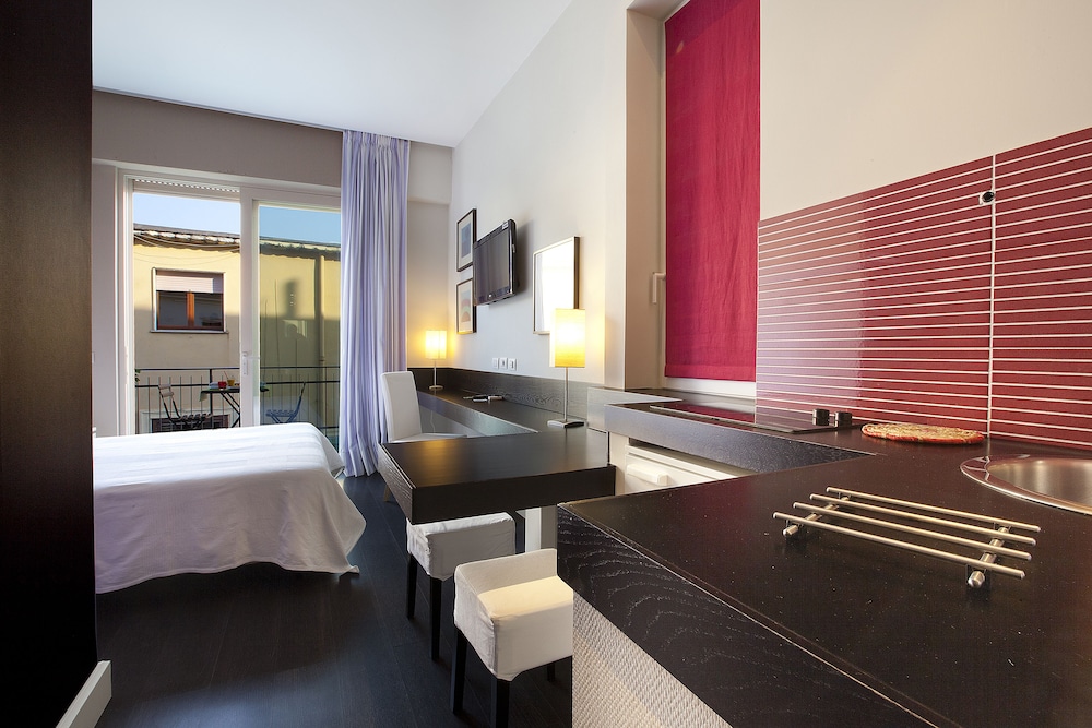 Deluxe Studio, Balcony - Photo 1