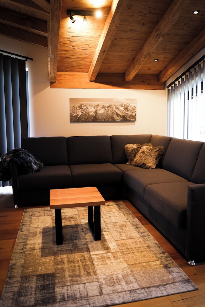 Deluxe Condo photo 3