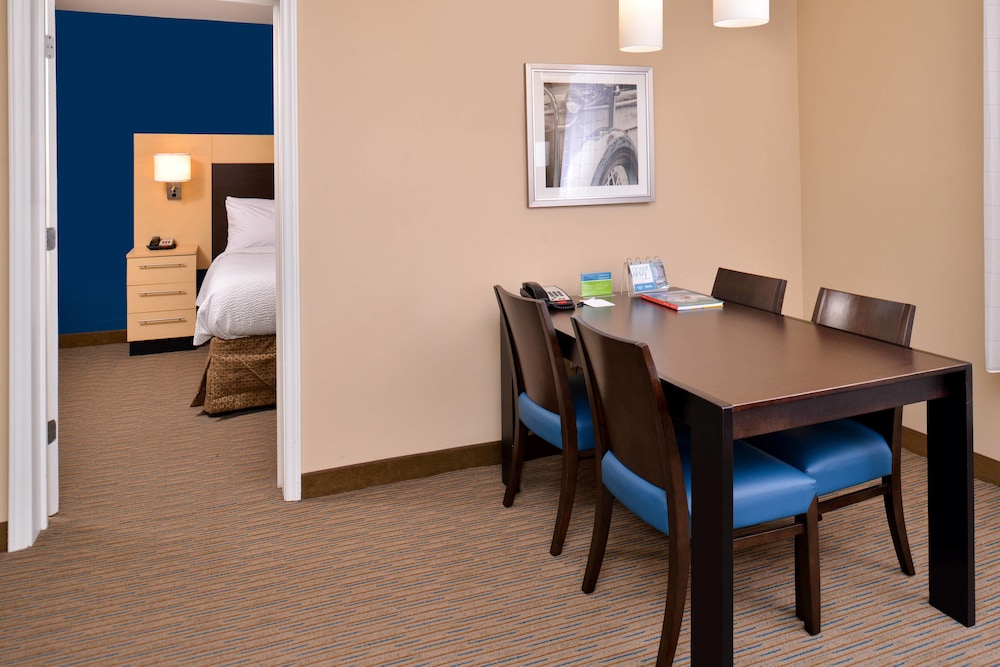 Suite, 1 Bedroom - Photo 2