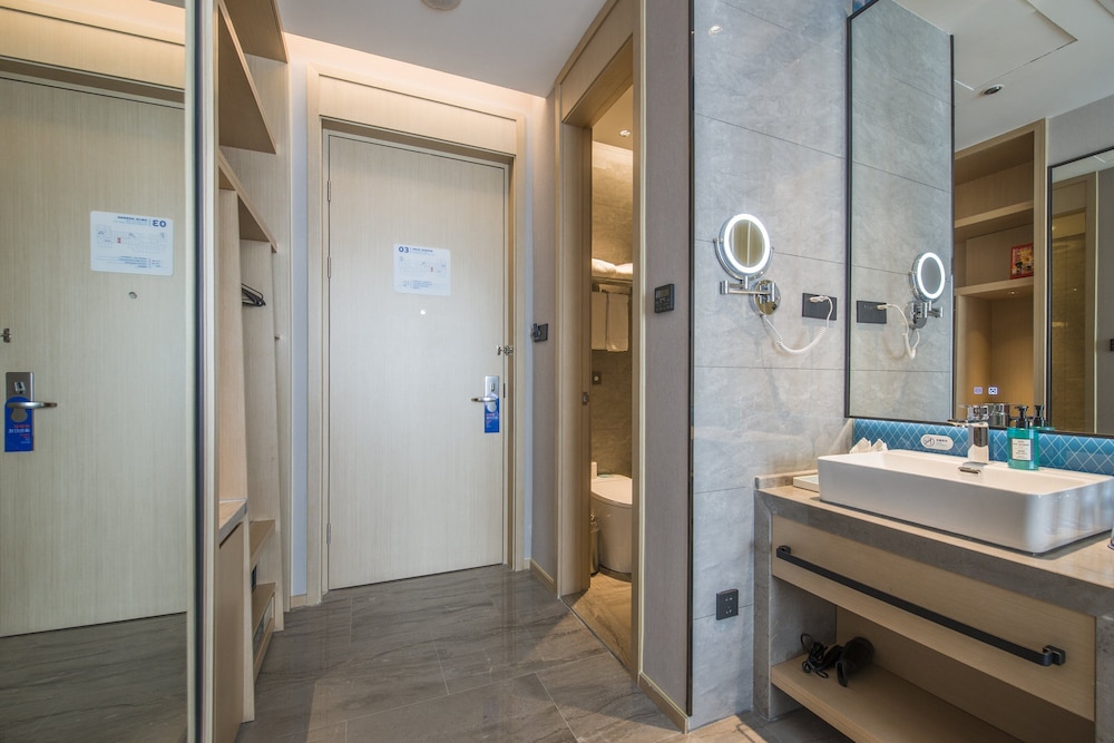 Standard Room, 2 Double Beds, City View - Photo 3
