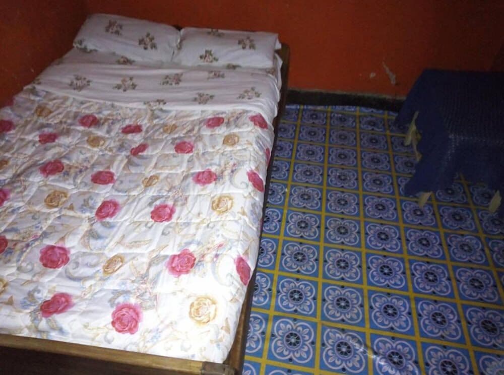 Basic Double Room, Shared Bathroom photo 1