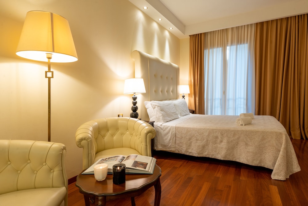 Luxury Double Room, Jetted Tub photo 3