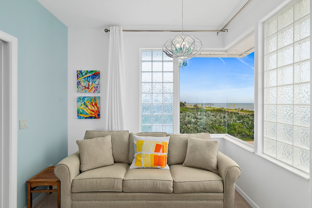 Premium Room, 1 King Bed with Sofa bed, Beach View photo 2