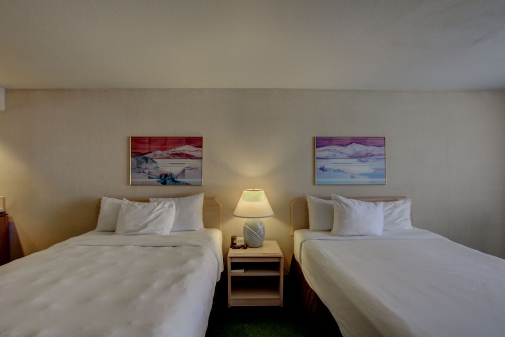 Superior Room, 2 Queen Beds - Photo 3