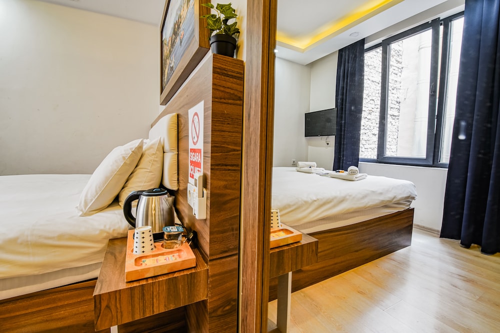 Standard Room, 1 Queen Bed photo 3