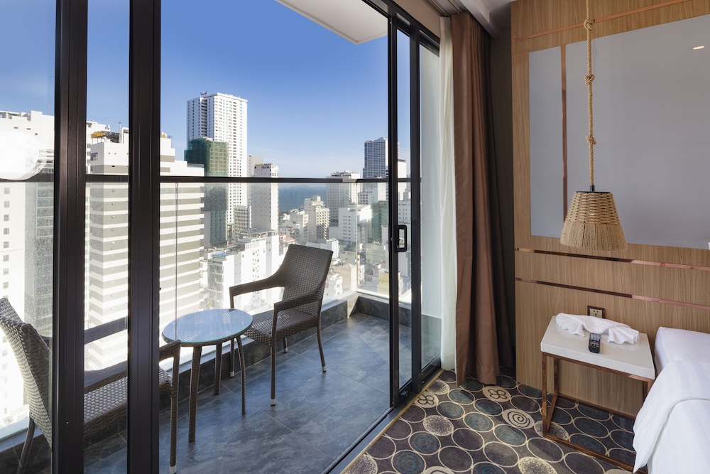 Executive Suite, Balcony - Photo 9