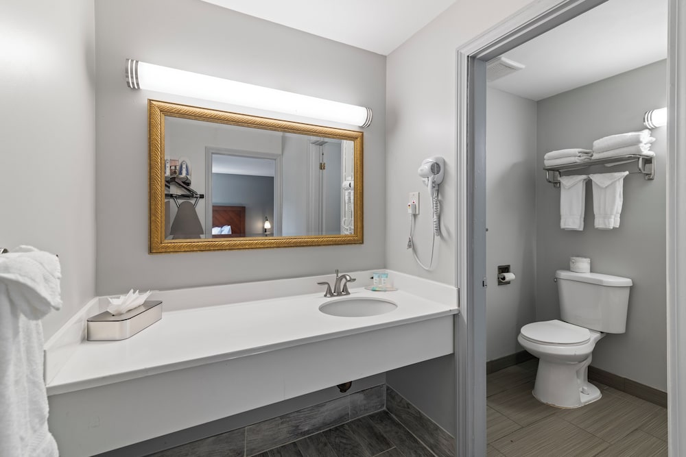 Basic Room, 2 Double Beds - Photo 4