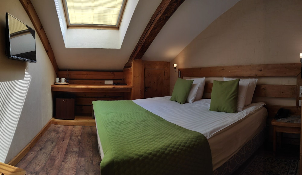 Double attic room photo 3