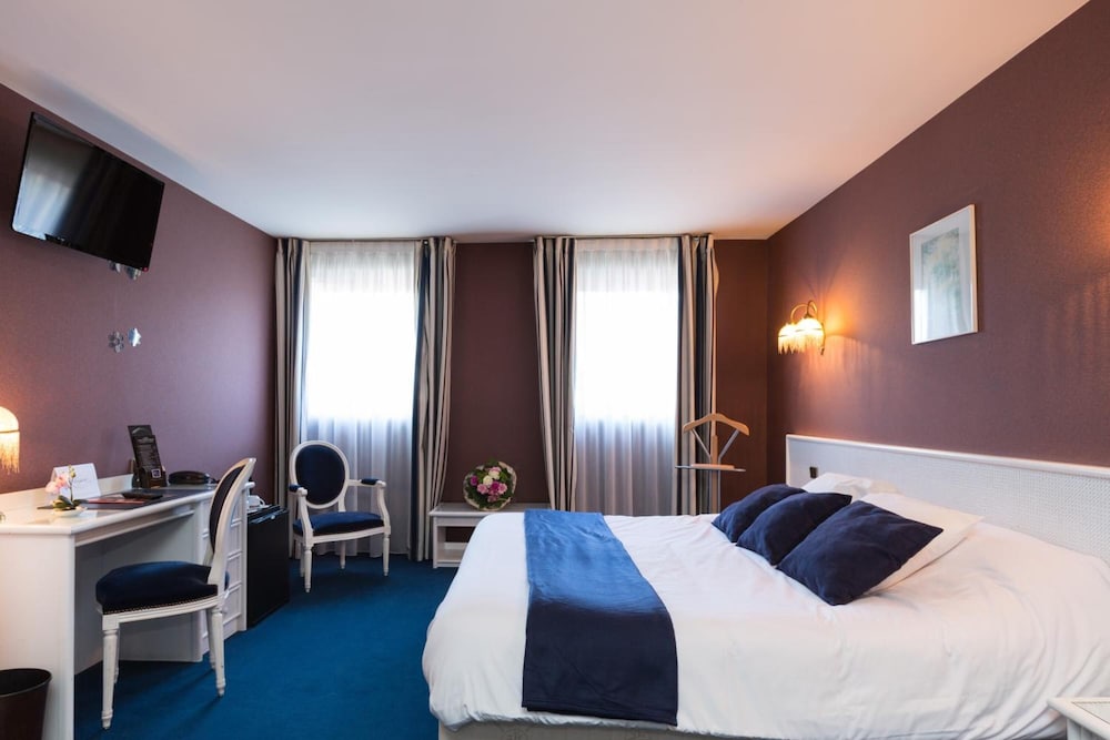 Superior Double Room, Bathtub - Photo 1