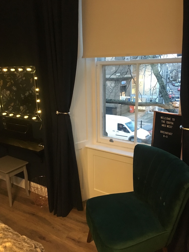 Deluxe King Room - Photo 6