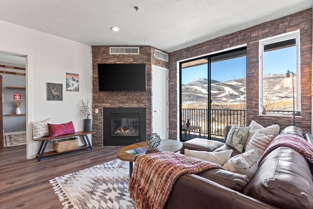 Condo, 2 Bedrooms, Balcony (Mas-3053) photo 1
