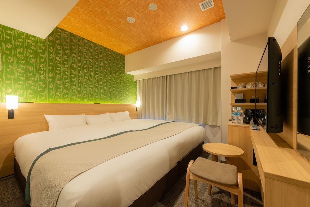 Large King Room, Non Smoking, City View